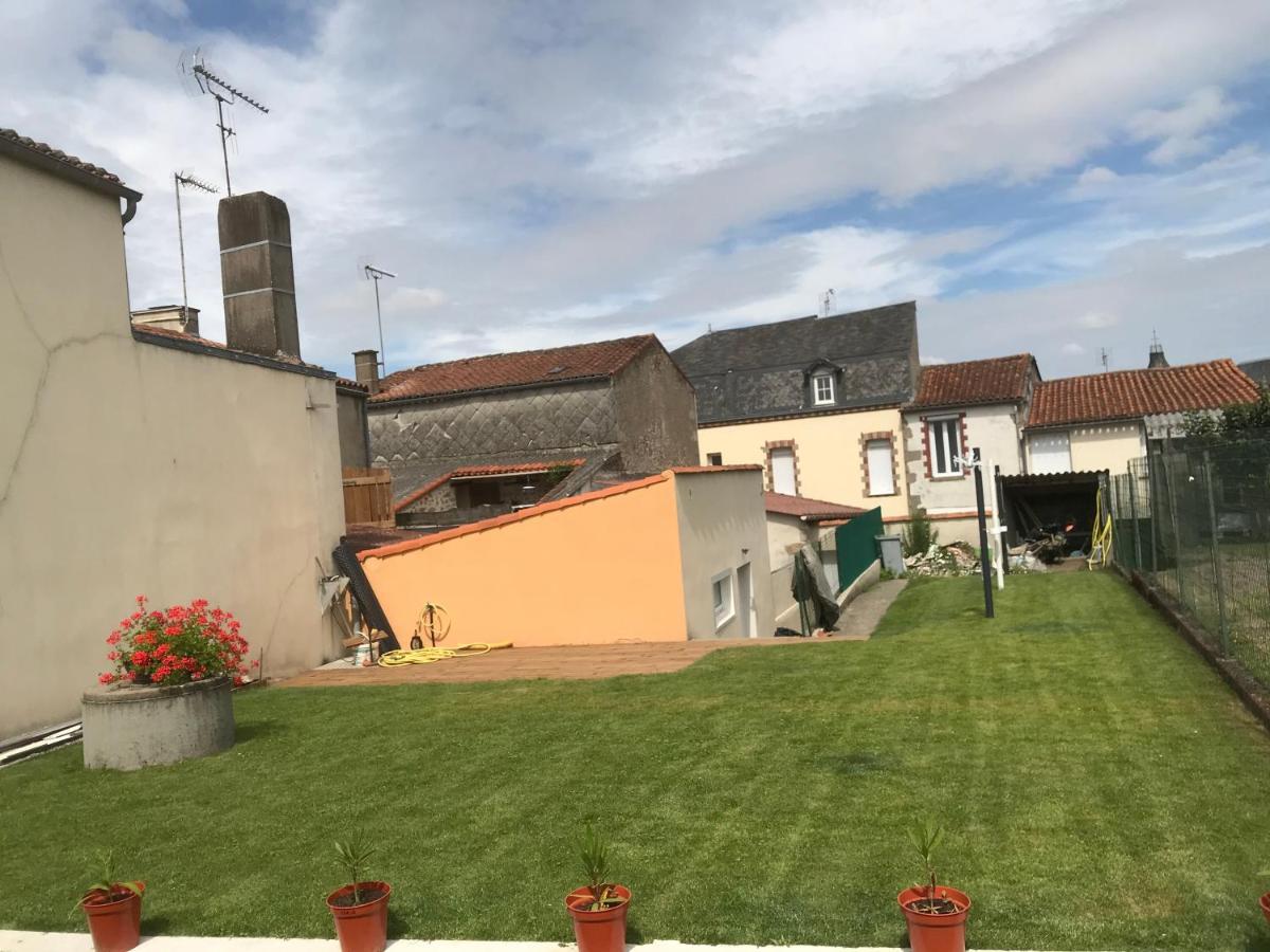 Les Gites De La Frerie La Gaubretiere Exterior photo